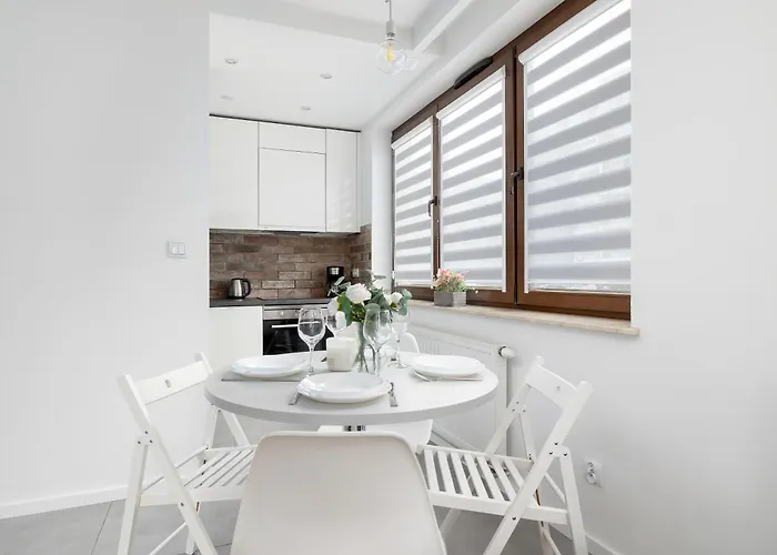 White And Grey In Cracow With Parking By Renters Apartamento