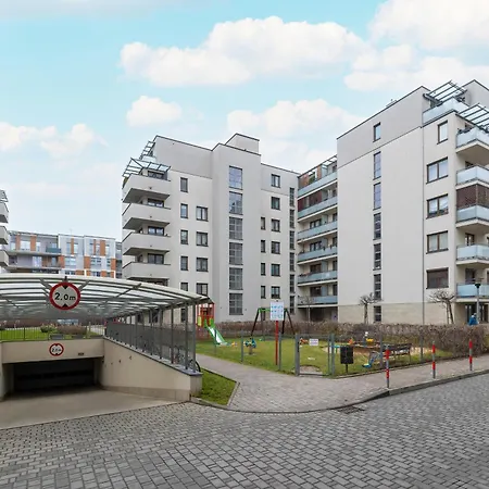 White And Grey In Cracow With Parking By Renters 아파트 *