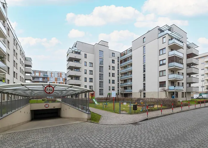 White And Grey In Cracow With Parking By Renters Apartman *