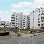 White And Grey In Cracow With Parking By Renters Appartement *